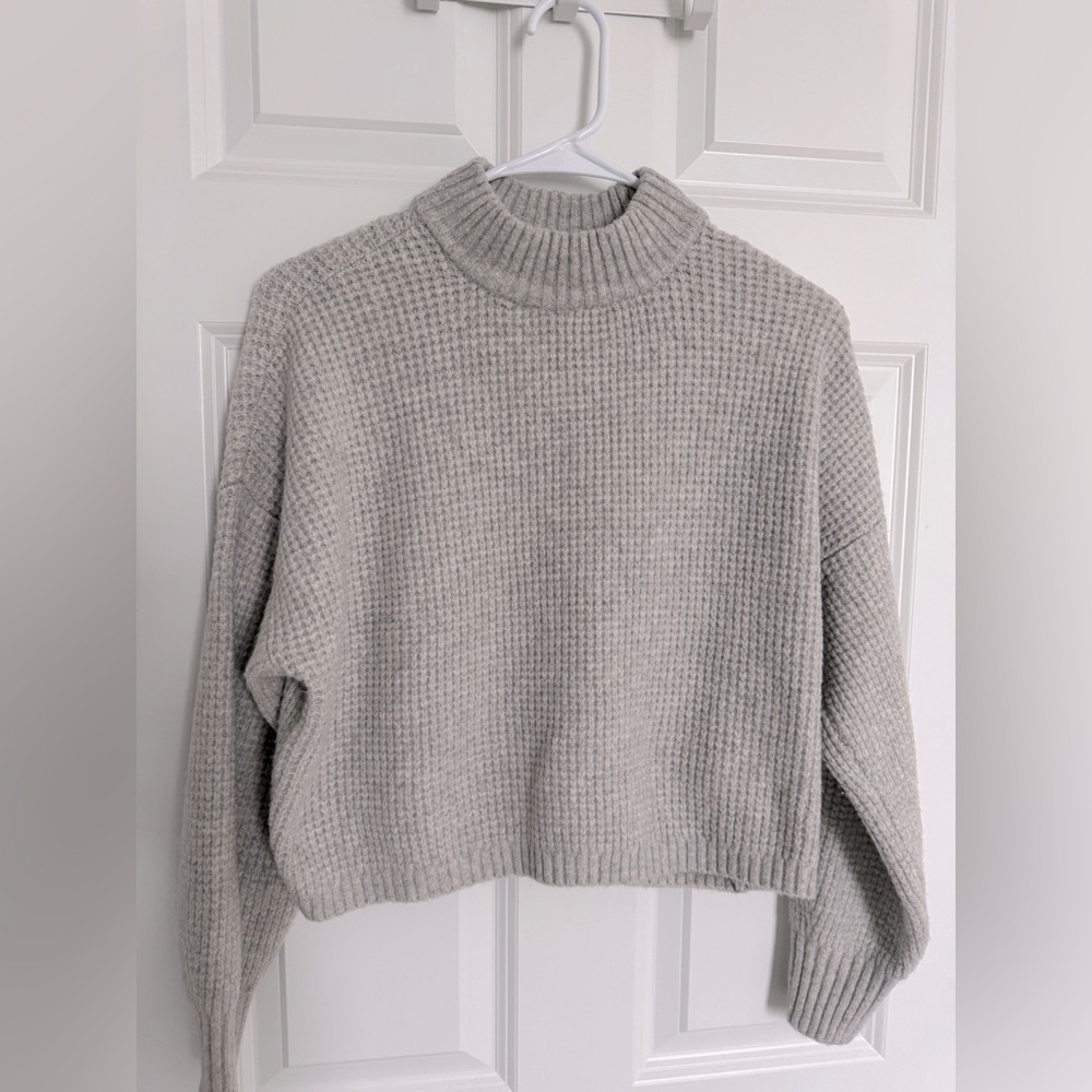 Hollister Women's Cropped Style Soft Waffle Knit Sweater sz (M)